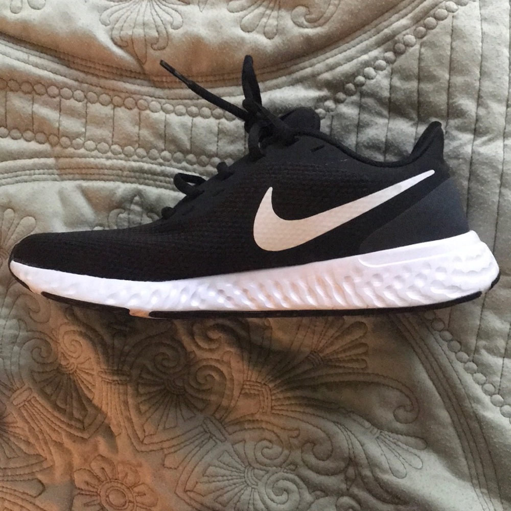 7.5 Nike womens shoes